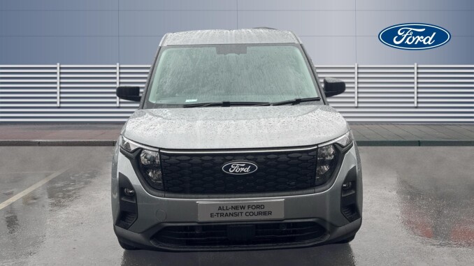 Ford Transit Courier E-Transit Courier 100kW 43kWh Trend Van Auto - Image 8